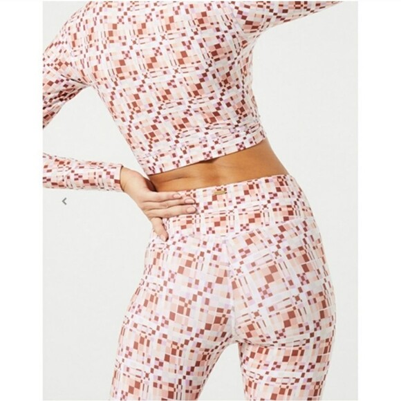 L*Space Hot To Trot Leggings and Aim High Cropped Top Block Party Set Workout - Picture 3 of 16